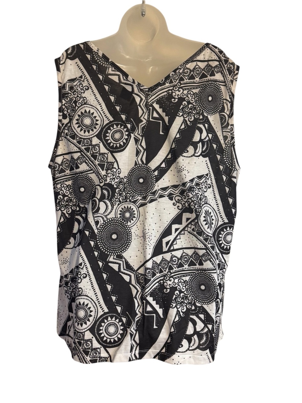NEW DIRECTIONS  Black and White Printed Sleeveless Top PLUS: 3X    #Z - Picture 4 of 6